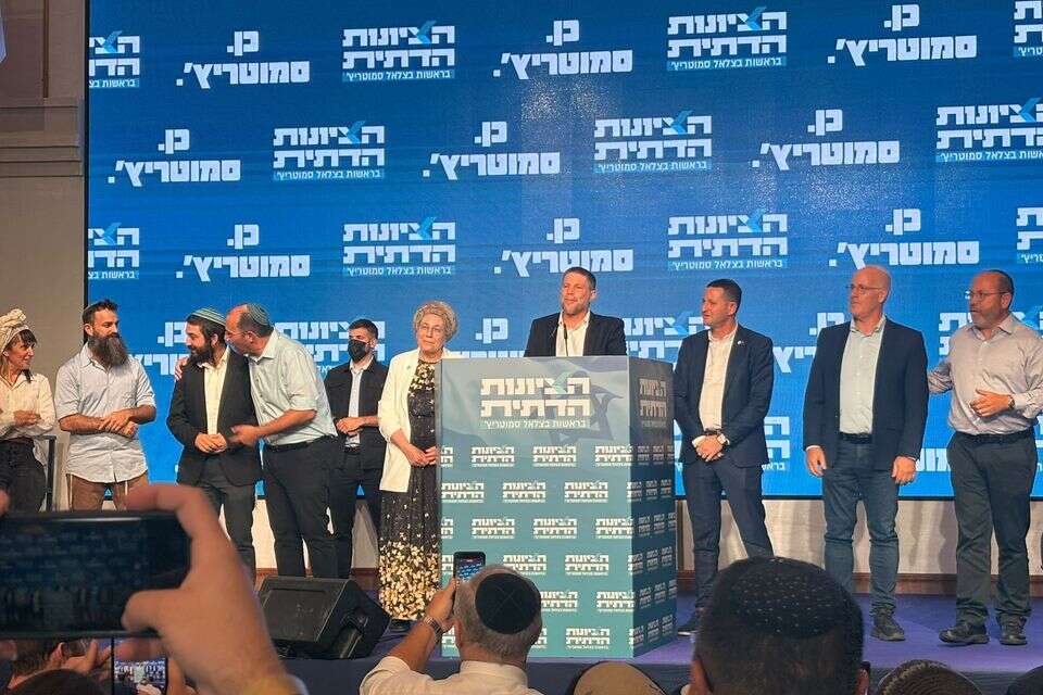 סמוטריץ' במטה הציונות הדתית עם סגירת הקלפיות , יותם דשא