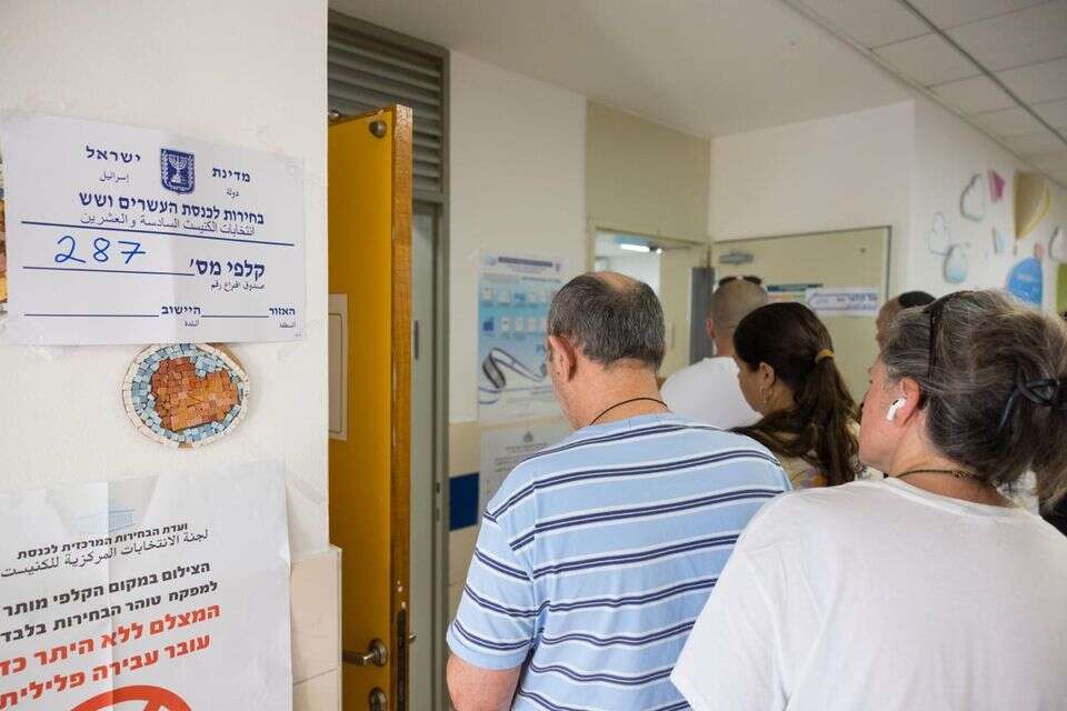 הישראלים יצאו להצביע , לירון מולדובן