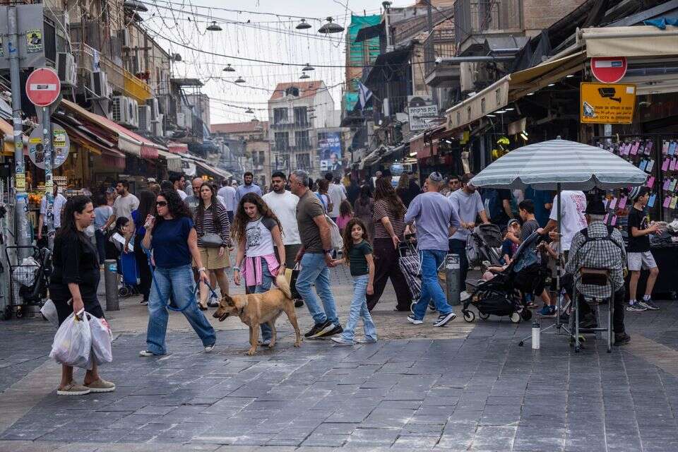יום בחירות מעונן בשוק מחנה יהודה , אורן בן חקון