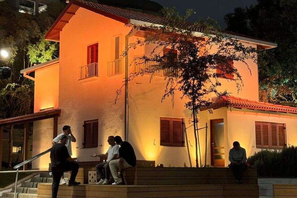 קפה עם היסטוריה. הסניף החדש של בראד קלאב , שימוש לפי סעיף 27א לחוק זכויות יוצרים