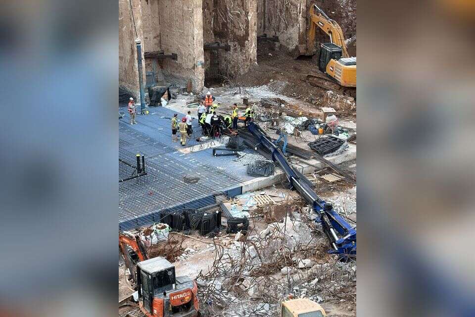 אתר הבניה בו נפצע באורח קשה פועל בניין , כבאות והצלה