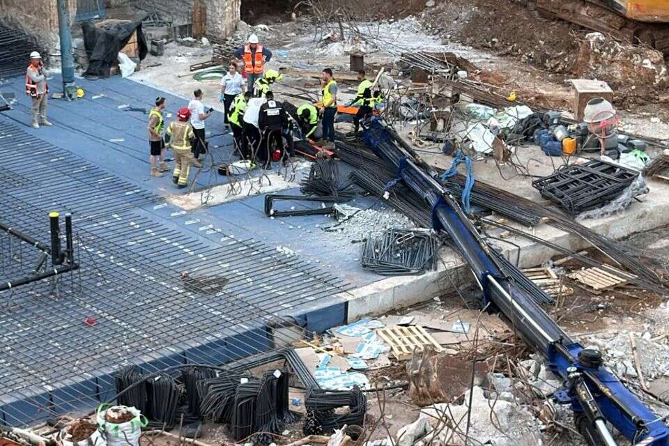 לוחמי האש במתחם הבורסה ברמת גן , כבאות והצלה לישראל