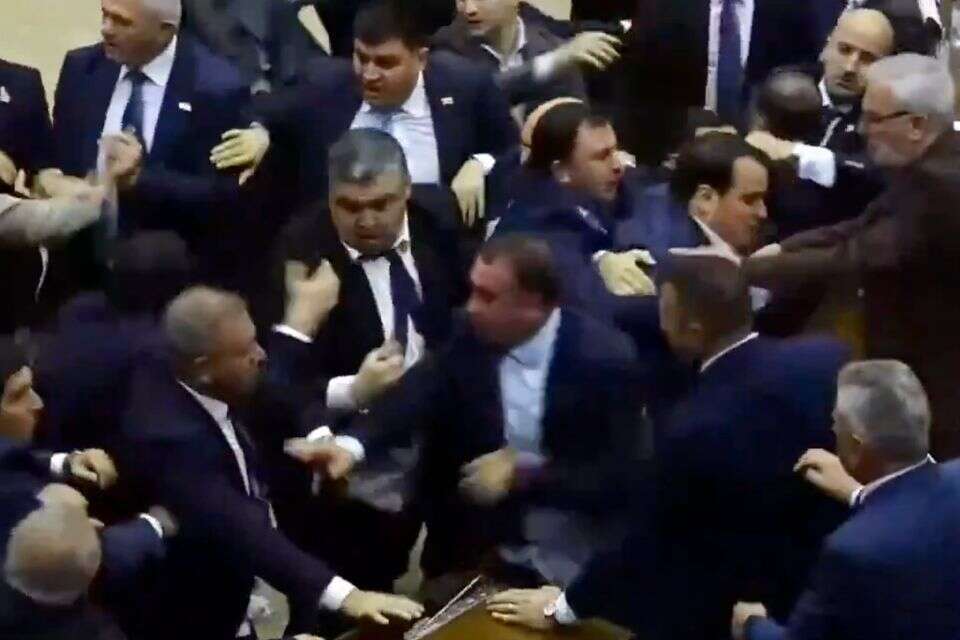 תגרה המונית בפרלמנט בארמניה , .