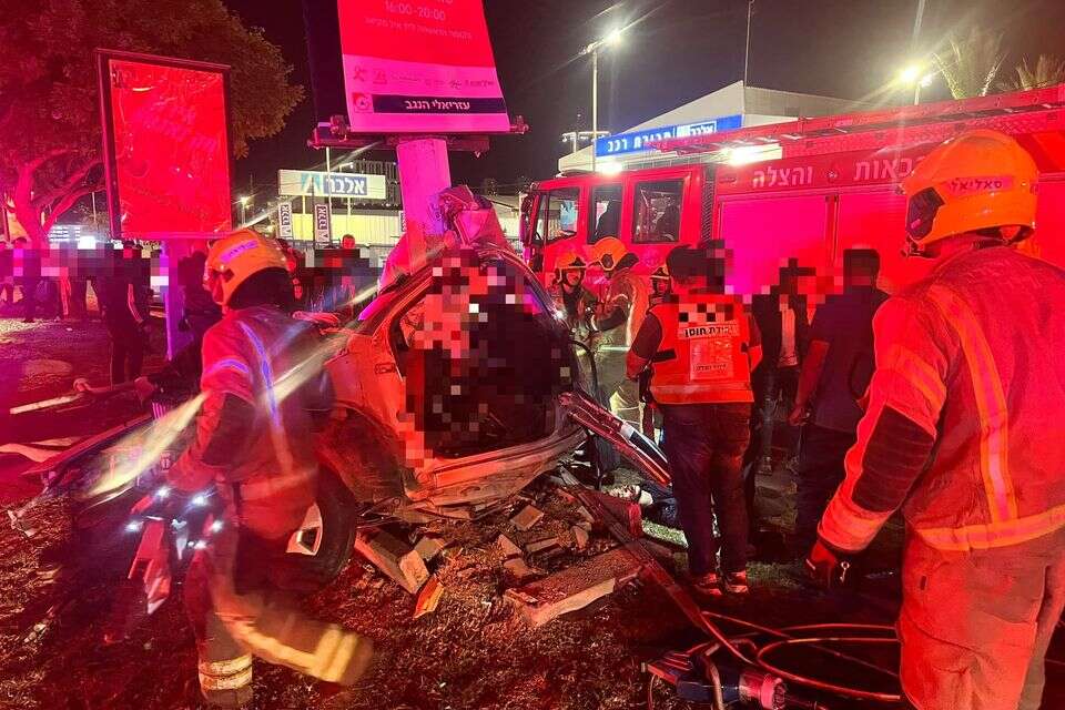 זירת התאונה ברחוב חיל ההנדסה בבארשבע , דוברות כבאות והצלה מחוז דרום